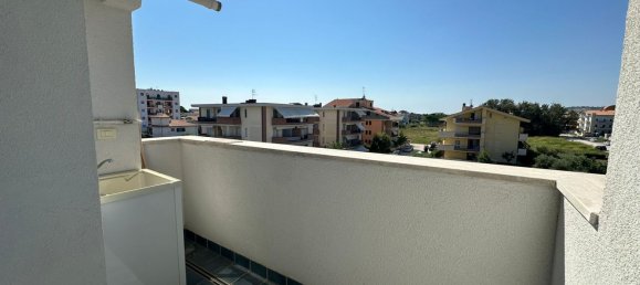Apartamento de 3 habitaciónes en Tortoreto, Italy No. 201410 6