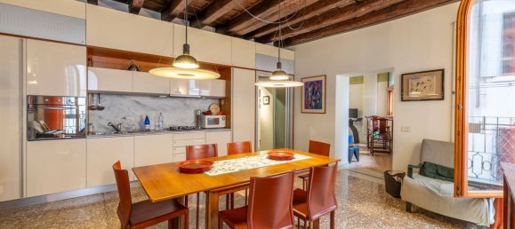 3 bedrooms Apartment in Venice, Italy No. 359445 3