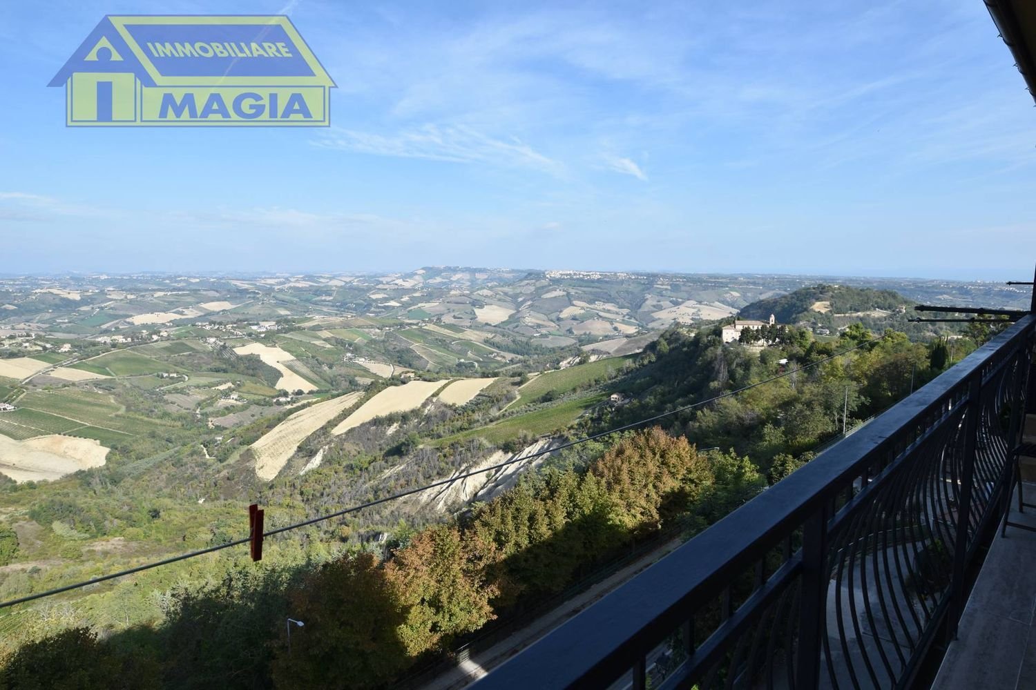 6 rooms Apartment in Ripatransone, Italy No. 216033
