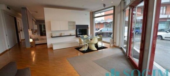 5 rooms Commercial property in Monza, Italy No. 156310 4