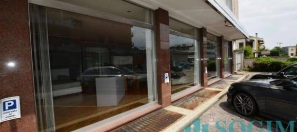 5 rooms Commercial property in Monza, Italy No. 156310 2