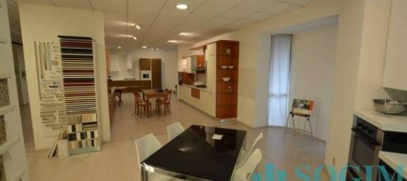 5 rooms Commercial property in Monza, Italy No. 156310 11