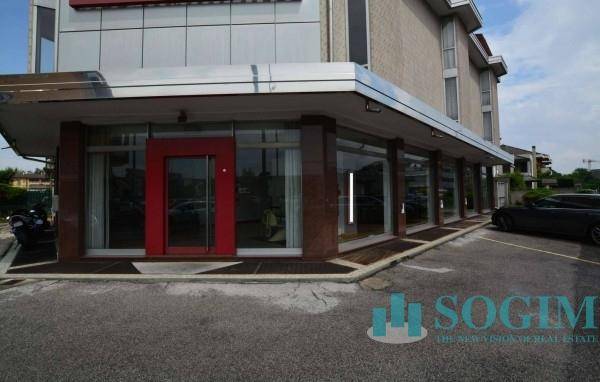 5 rooms Commercial property in Monza, Italy No. 156310