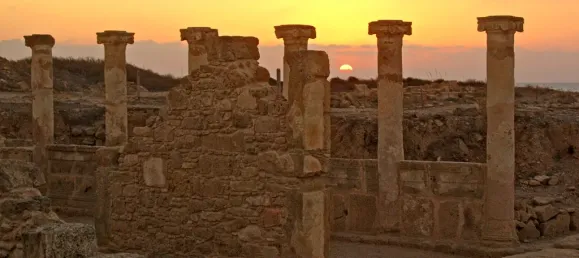 Квартира с 2 спальнями в Като-Пафос, Кипр № 138 3