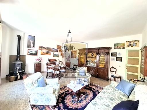 6 rooms Apartment in Siena, Italy No. 30213