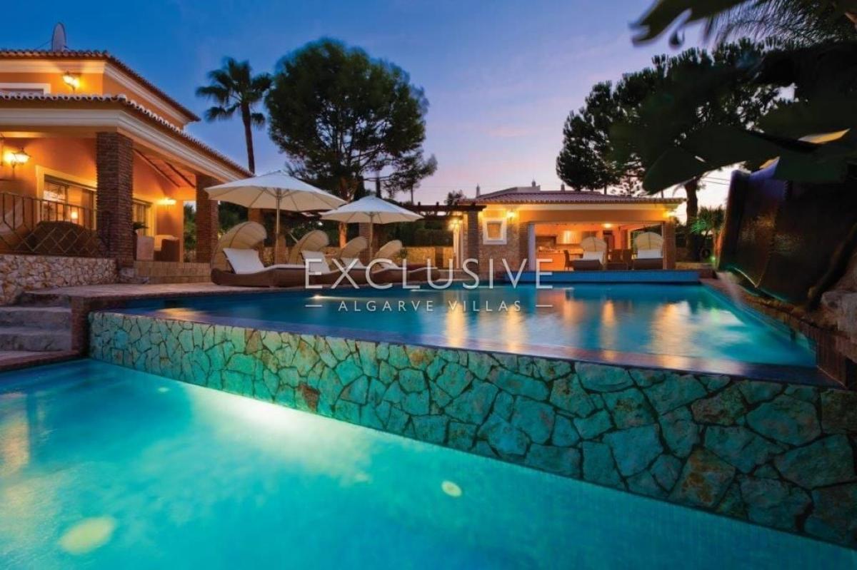 4 bedrooms Villa in Lagoa, Portugal No. 7480