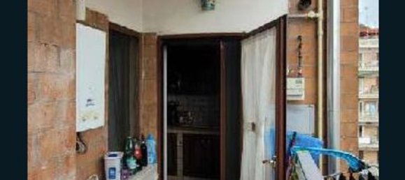 5 rooms Apartment in Naples, Italy No. 9537 2