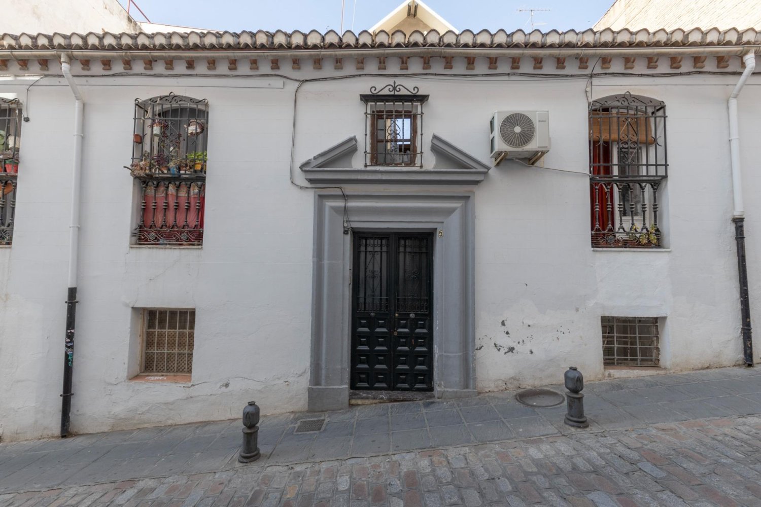 513m² Building in Granada, Spain No. 142636