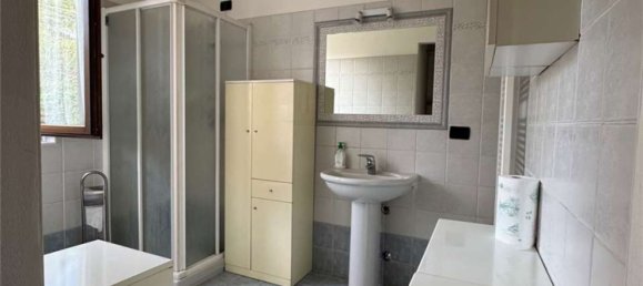 3 rooms Apartment in Tradate, Italy No. 228905 9