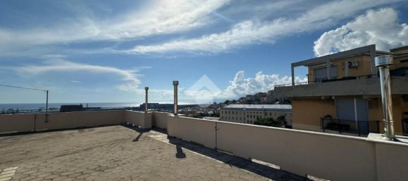 3 Schlafzimmer Wohnung in Genoa, Italy, Nr. 349413 3