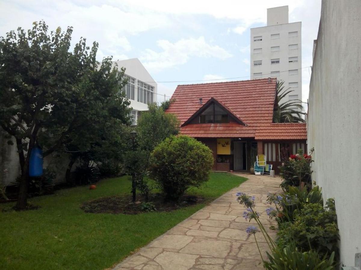3 bedrooms House in Mar del Plata, Argentina No. 84887