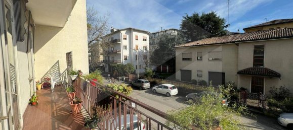 6 rooms Apartment in Vicenza, Italy No. 19223 6