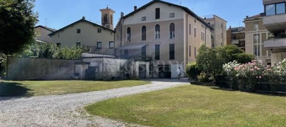 950m² Building in Brescia, Italy No. 370621 9