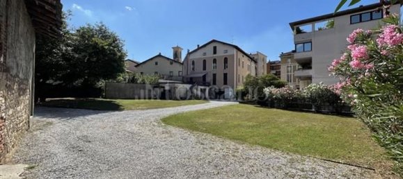 950m² Building in Brescia, Italy No. 370621 8