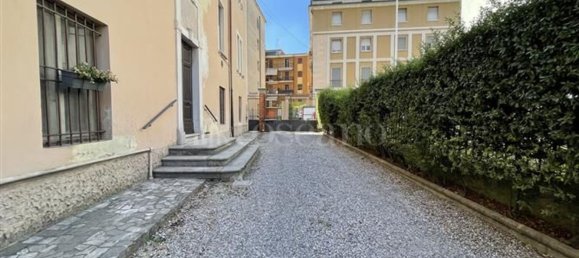 950m² Building in Brescia, Italy No. 370621 4