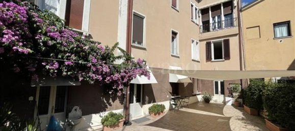 950m² Building in Brescia, Italy No. 370621 21