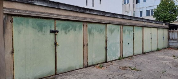 Garage à Colombes, France No. 299477 3