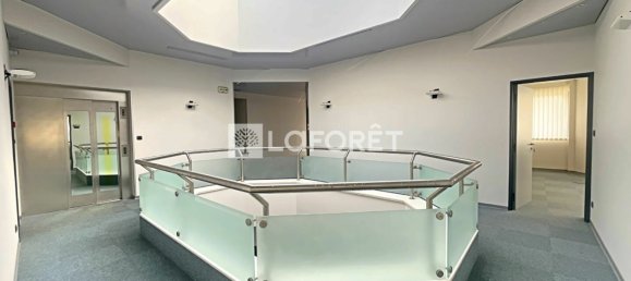 1405m² Office in Izernore, France No. 204967 11