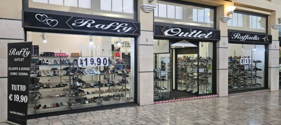 Gewerbliche Immobilie in Bergamo, Italy 140m², Nr. 373635 3