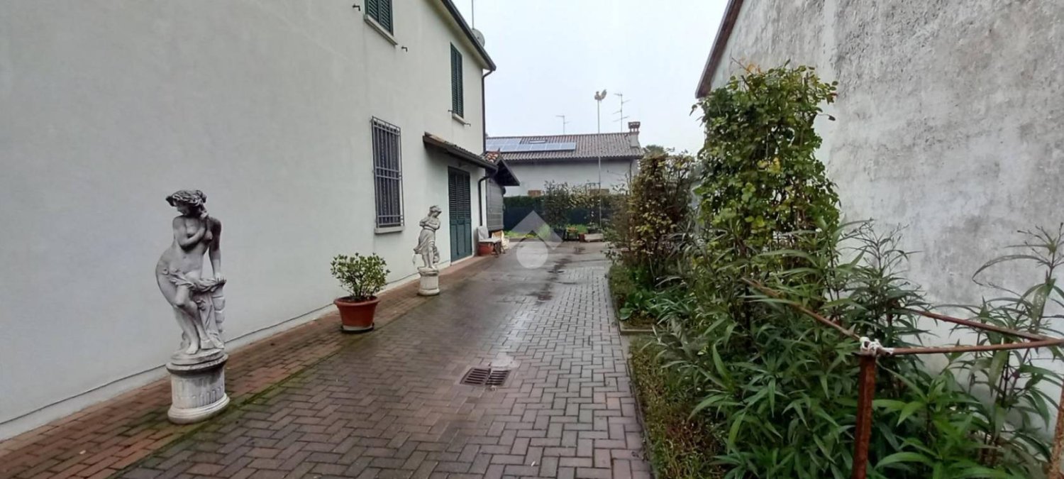 Villa T4 em Russi, Italy N.º 89983