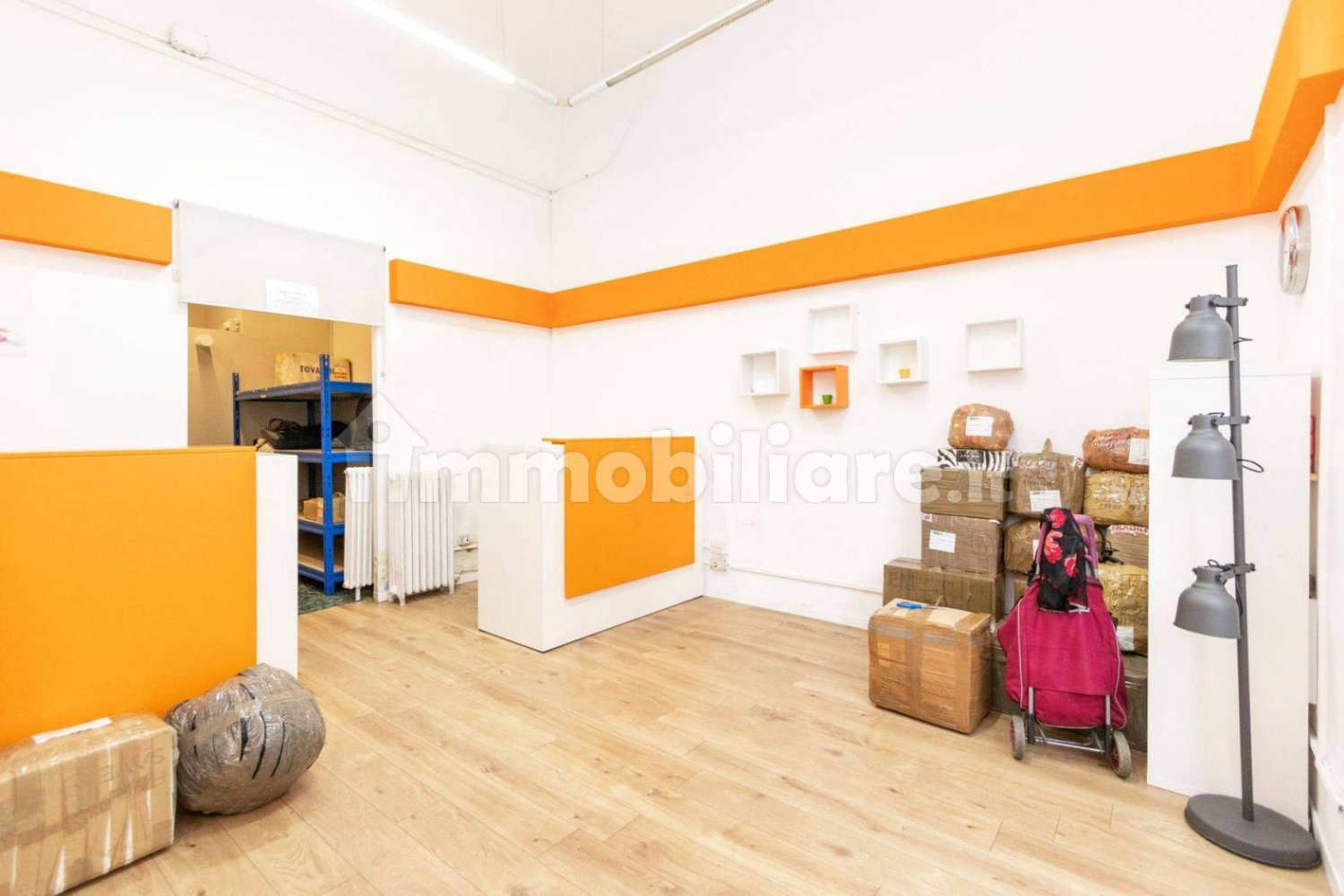 1-Zimmer Gewerbliche Immobilie in Milan, Italy, Nr. 240923