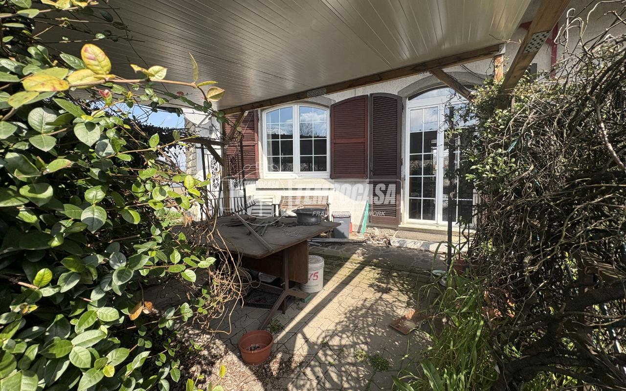 4-salle Villa à Fino Mornasco, Italy No. 13106