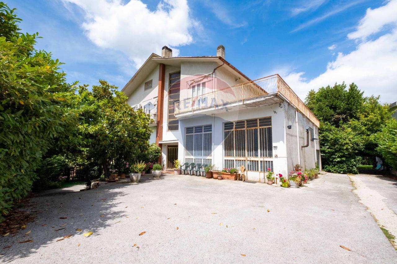 3 rooms Apartment in Cupramontana, Italy No. 8031