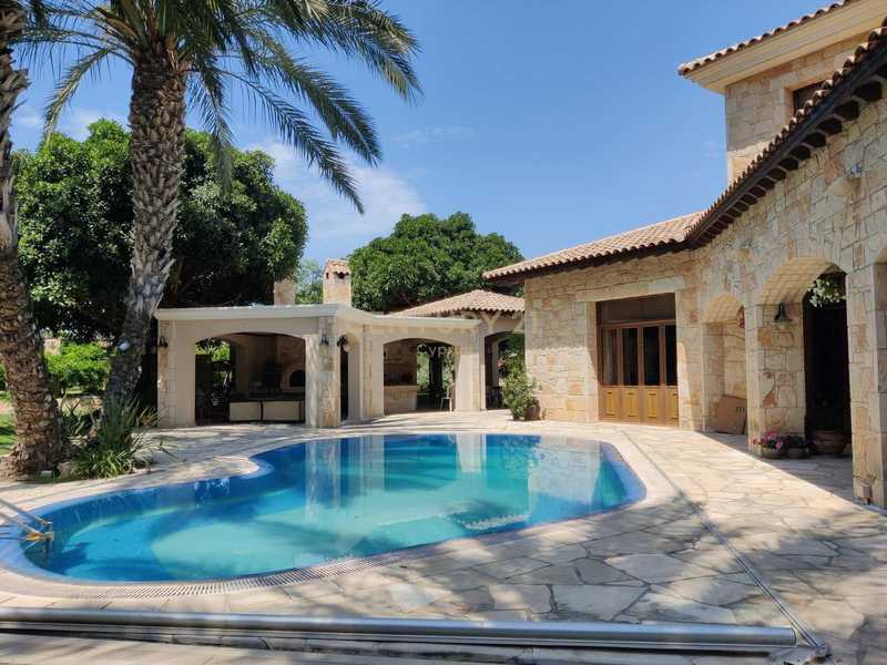 5 bedrooms Villa in Ypsonas, Cyprus No. 20239