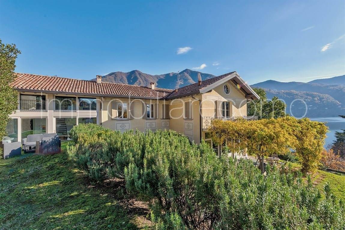 Villa de 5 dormitorios en Laglio, Italy No. 264198