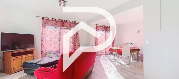 Casa de 3 dormitorios en Saint-Lubin-des-Joncherets, France No. 50268 2