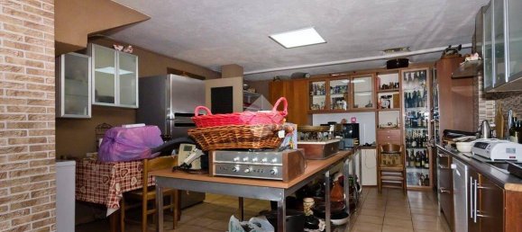 Villa de 4 dormitorios en Moncalieri, Italy No. 208409 27