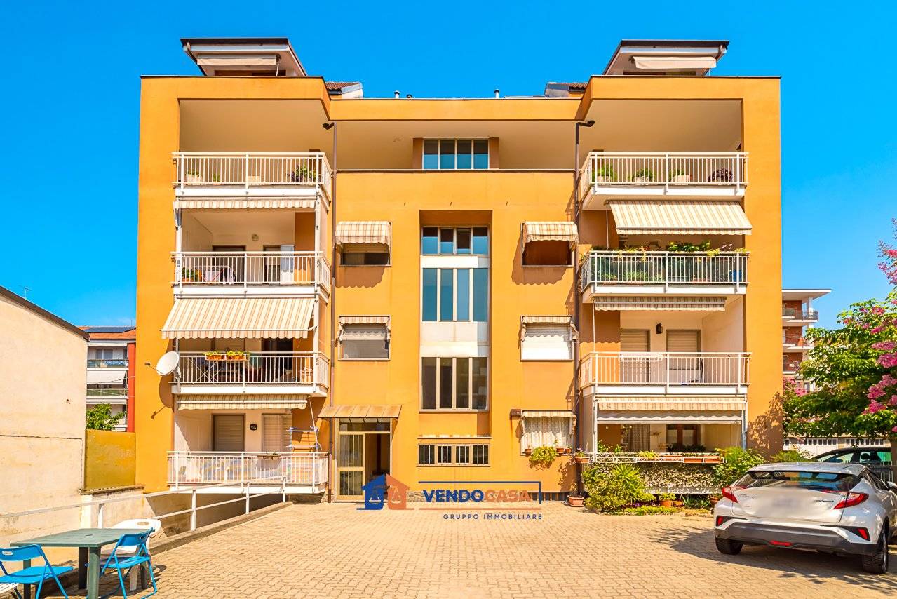 4 غرف نوم شقة في Bra, Italy رقم 300596