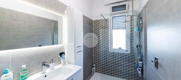 Apartamento de 3 divisões em Rozzano, Italy N.º 4591 22