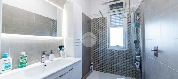 Apartamento de 3 divisões em Rozzano, Italy N.º 4591 21