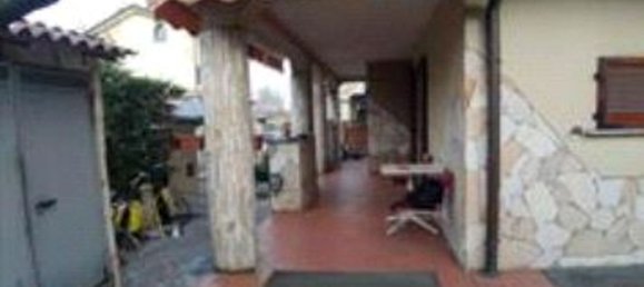 Villa de 4 habitaciónes en Brugherio, Italy No. 6231 4