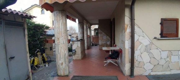 Villa de 4 habitaciónes en Brugherio, Italy No. 6231 13