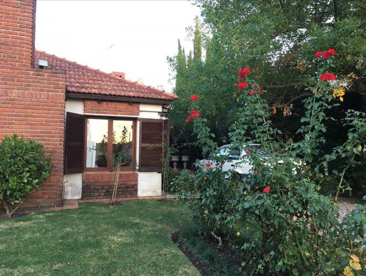 2 bedrooms House in Canelones, Uruguay No. 792