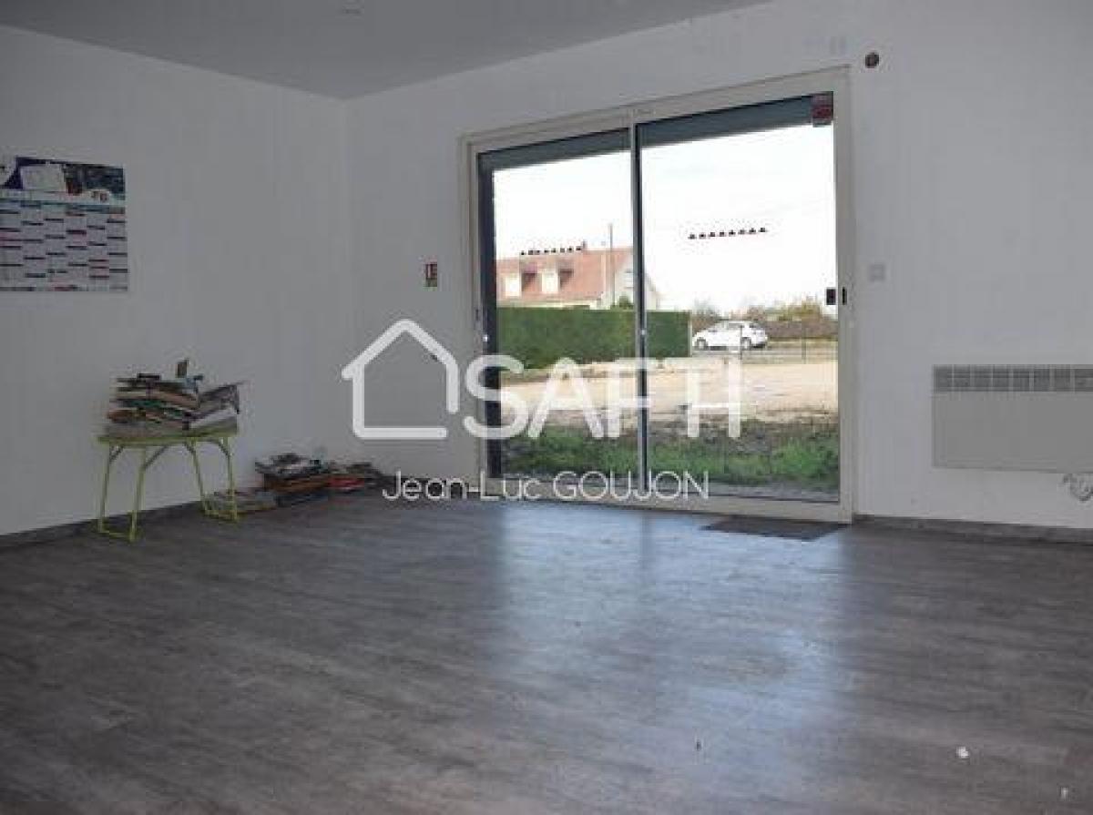 Офис 544м² в Мав, Франция № 17542