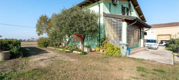 7 rooms Villa in Quistello, Italy No. 73872 3