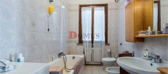 7 rooms Villa in Quistello, Italy No. 73872 11
