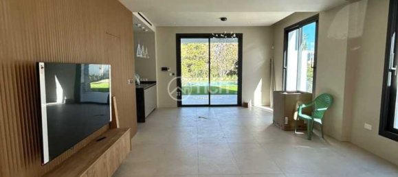 5 bedrooms Commercial property in Strovolos, Cyprus No. 19875 9