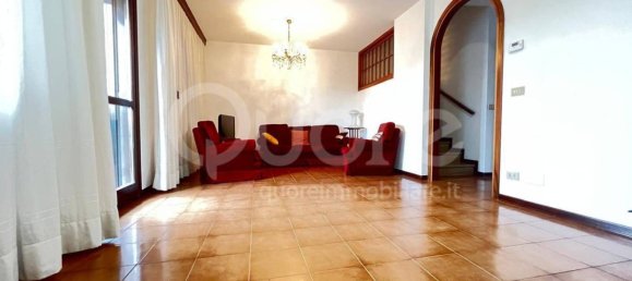 3 bedrooms House in Udine, Italy No. 283647 2