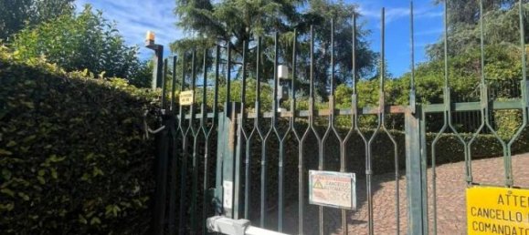 6 rooms Apartment in Genoa, Italy No. 17475 32