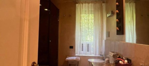 6 rooms Apartment in Genoa, Italy No. 17475 25