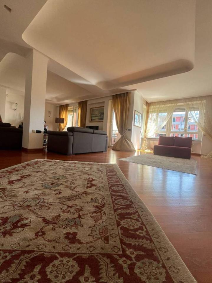 6 rooms Apartment in Genoa, Italy No. 17475