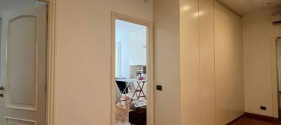 6 rooms Apartment in Genoa, Italy No. 17475 4