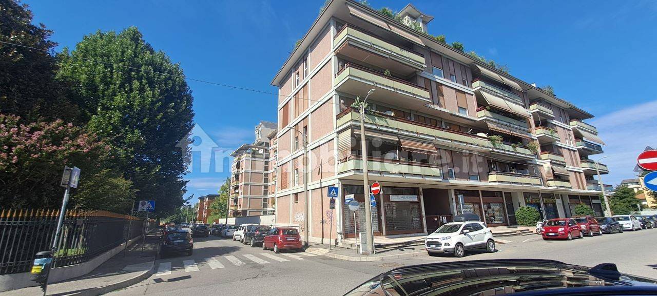 Квартира с 3 спальнями в Монца, Италия № 296757