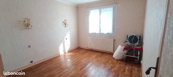 Casa de 3 dormitorios en Laval, France No. 319318 4