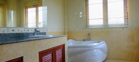 4 bedrooms House in Chiang Mai, Thailand No. 71497 2