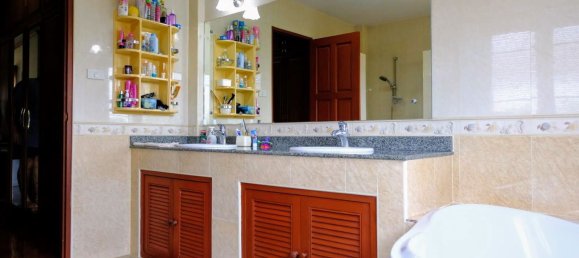 4 bedrooms House in Chiang Mai, Thailand No. 71497 3